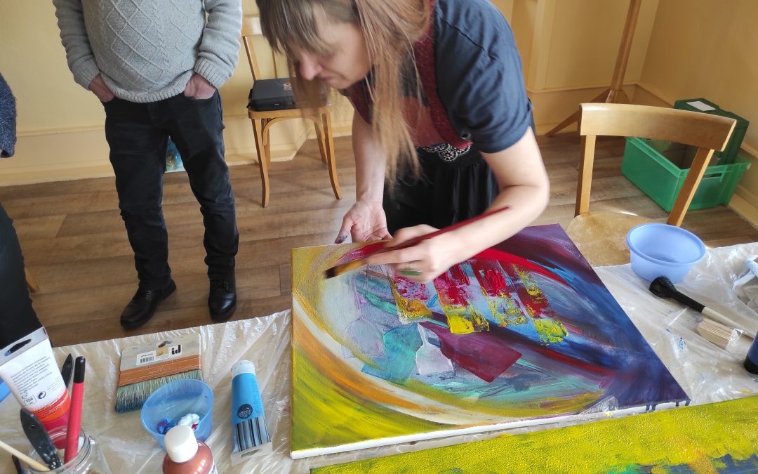 Un après-midi créatif : jeux, discussions et initiation à la peinture